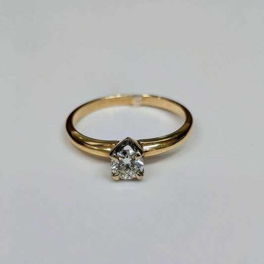 0.28 Pear-cut Diamond Solitaire Engagement ring in 14k Gold