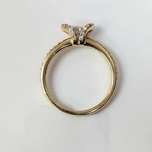 0.86 CT.T.W. Ribbon Halo East West Oval-cutDiamond Engagement Ring in 14k Gold