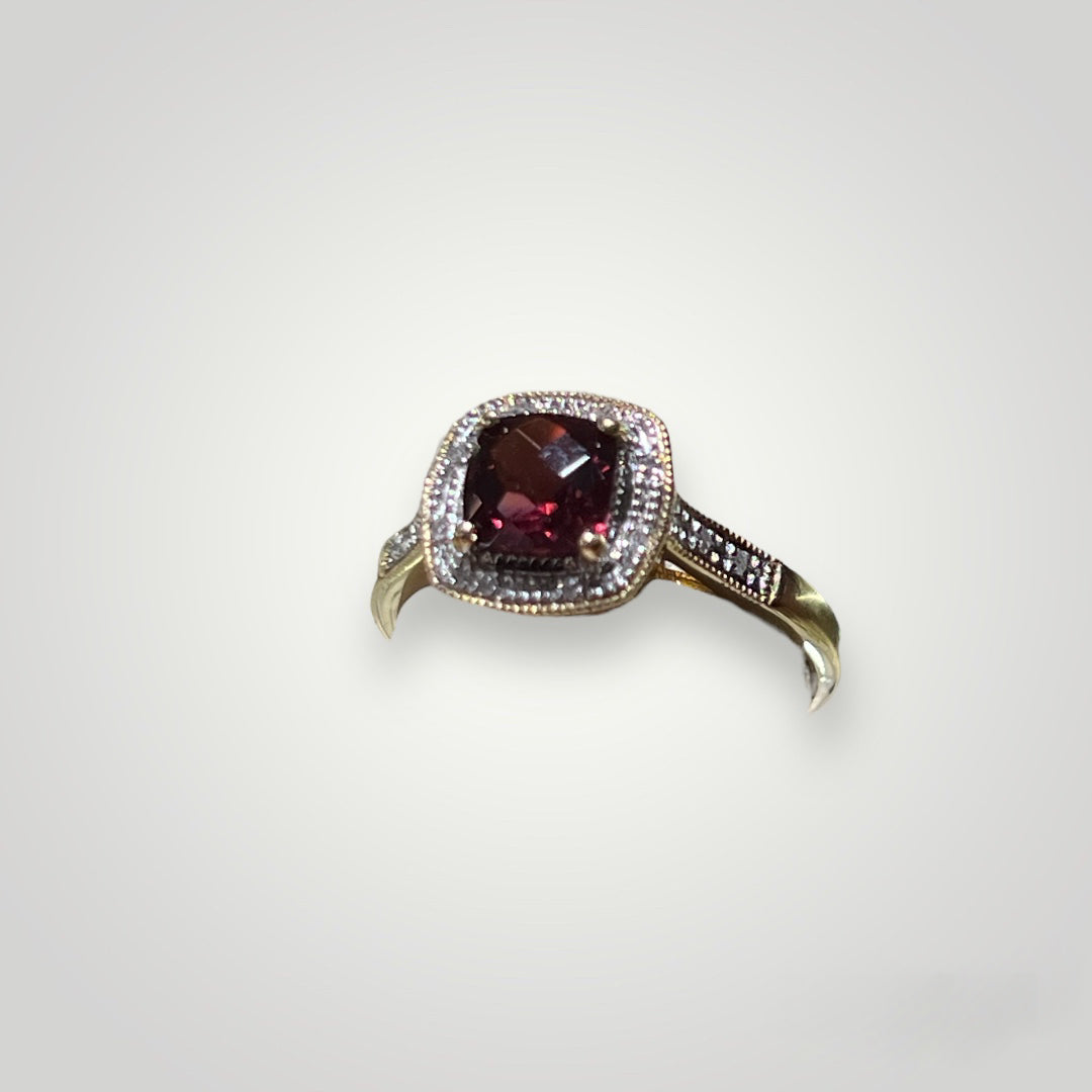 Garnet & Diamond Ring