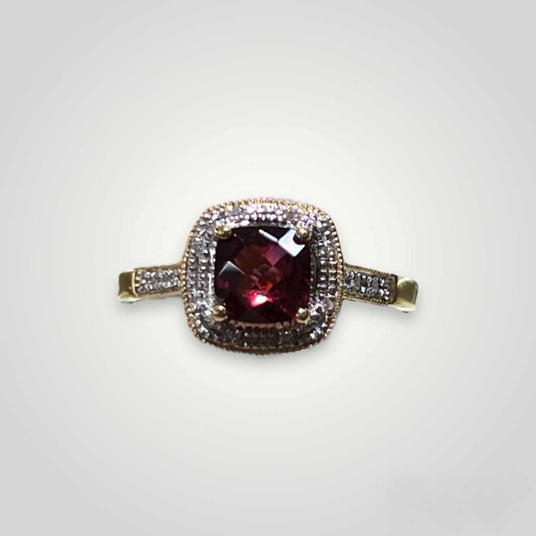 Garnet & Diamond Ring