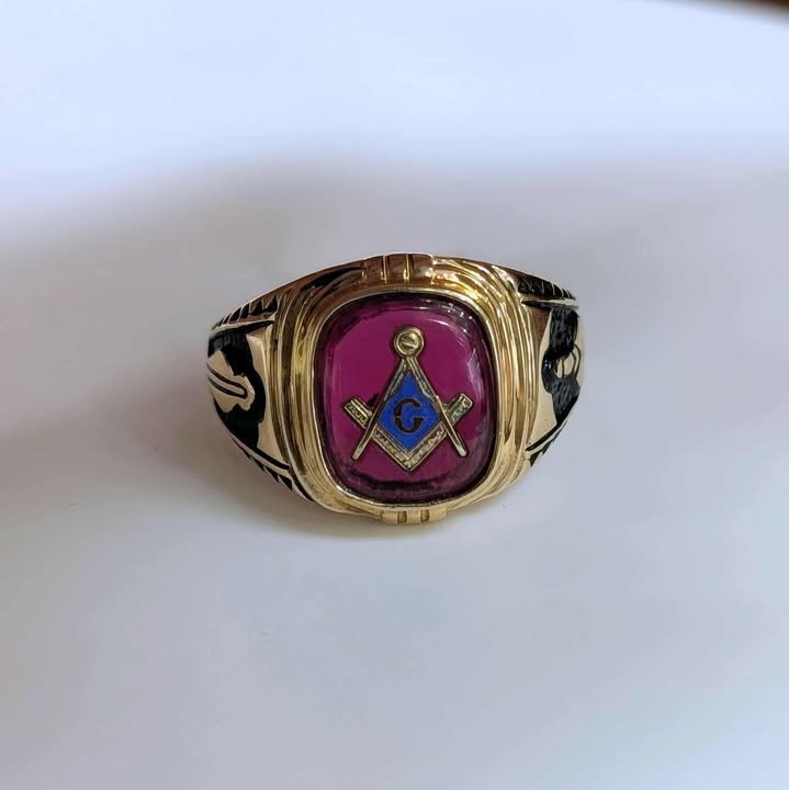 Enamel Masonic Ring in 14k Gold