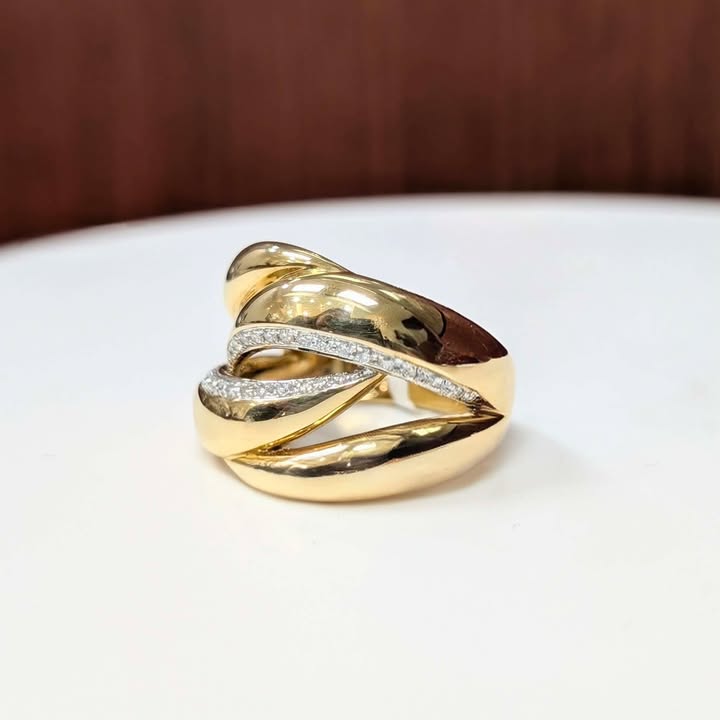 0.25 CT.T.W Diamond Domed Crossover Band in 18k Gold