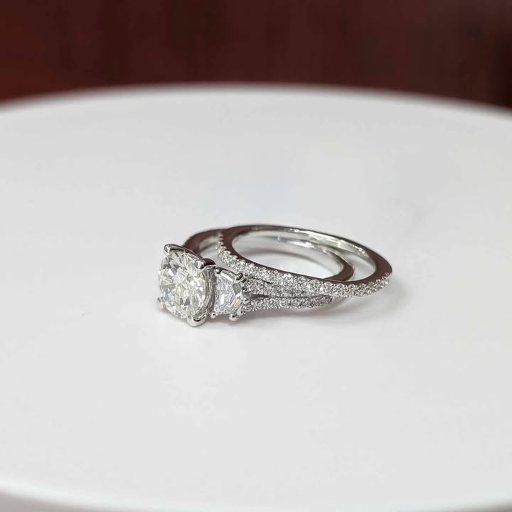 2.50 CT.T.W Round-cut Three Stone Lab Grown Diamond Bridal Set in 14k White gold - Q&T Jewelry