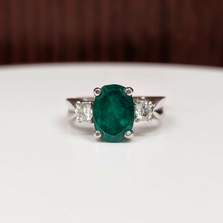 3.40 CT Oval-cut Emerald with 0.40 CT.T.W. Diamond Side Stones on 14k White Gold - Q&T Jewelry