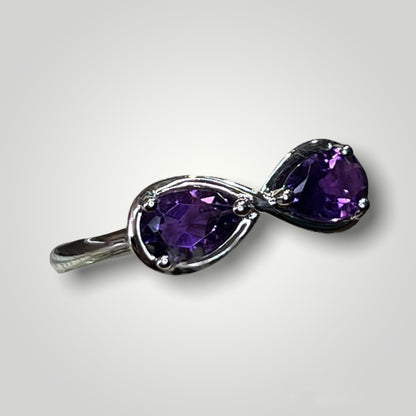 White Gold & Amethyst Infinity Shaped Ring - Q&T Jewelry