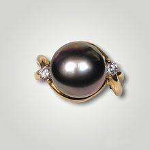 Load image into Gallery viewer, Black Tahitian Pearl Ring - Q&amp;T Jewelry
